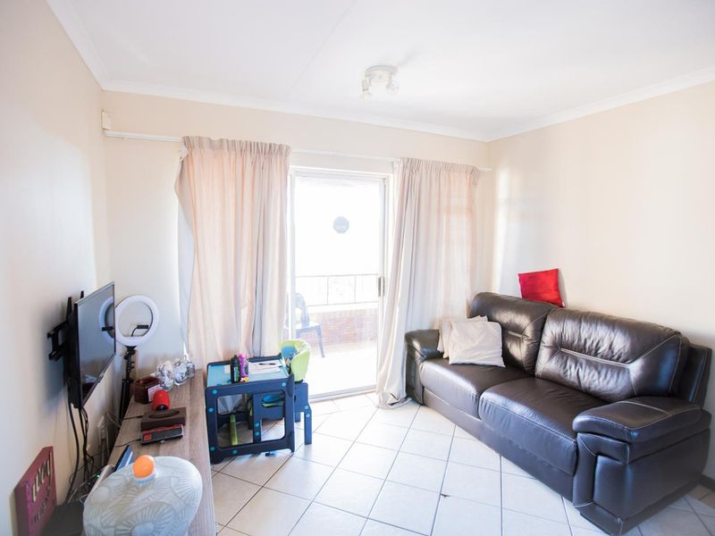 2 Bedroom Townhouse With A Covered Balcony - Photo 6
