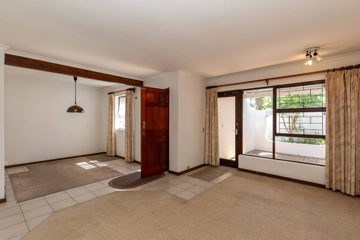 Secure Lock-Up-and-Go in Sought-After Lakeside - Photo 5