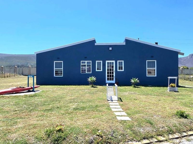 Coastal Charm: Furnished 2-Bedroom Home in Franskraal Cul-de-Sac - Photo 3