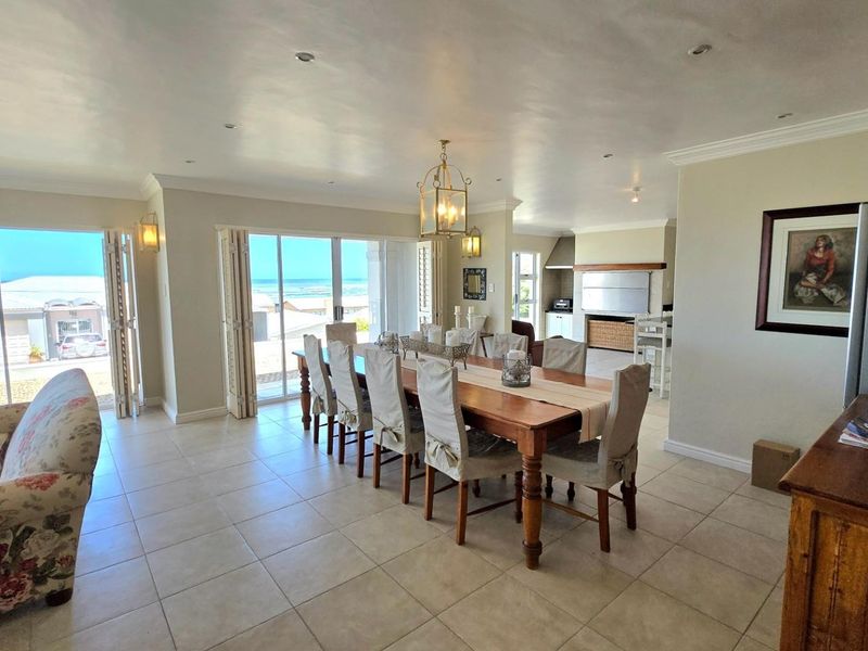 Stunning 6-Bedroom Home Including Flatlet and Spectacular Sea Views in Franskraal - Photo 8