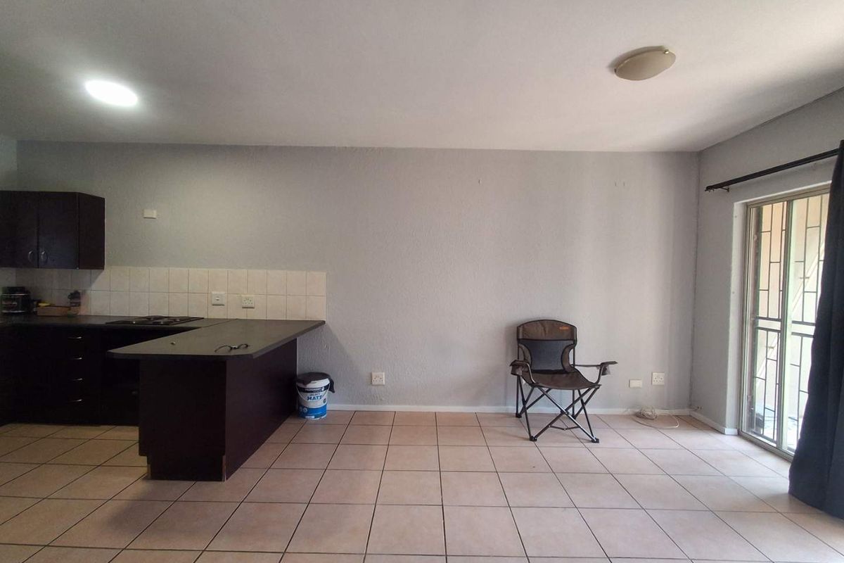 Stunning 1 bedroom ground floor apartment in Willowbrook - Photo 2