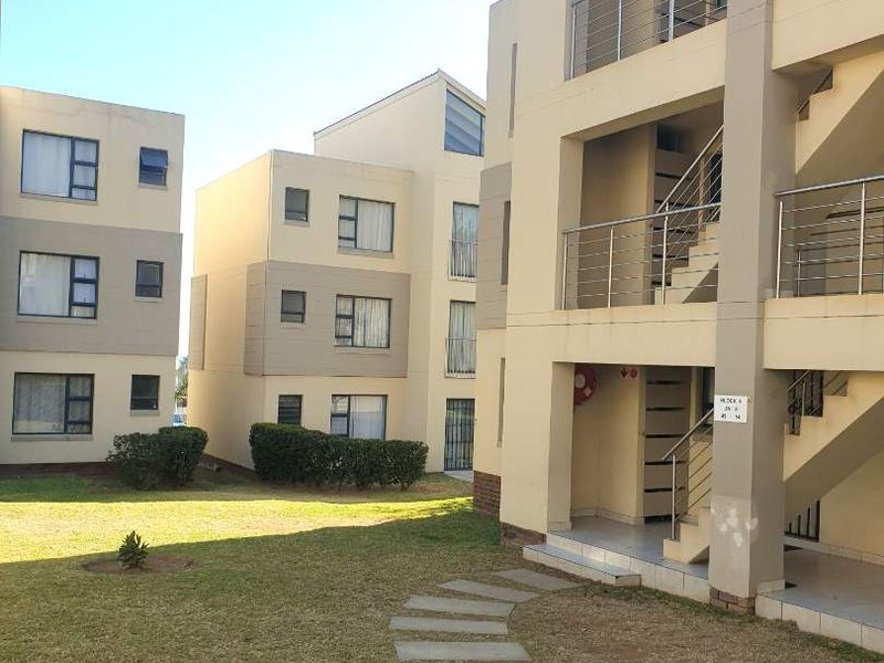Modern Two Bedroom First Floor Apartment in Secure Ihita, Beverley - Photo 3