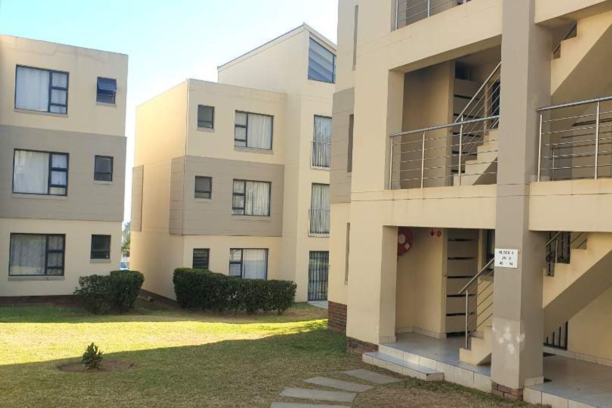 Modern Two Bedroom First Floor Apartment in Secure Ihita, Beverley - Photo 3