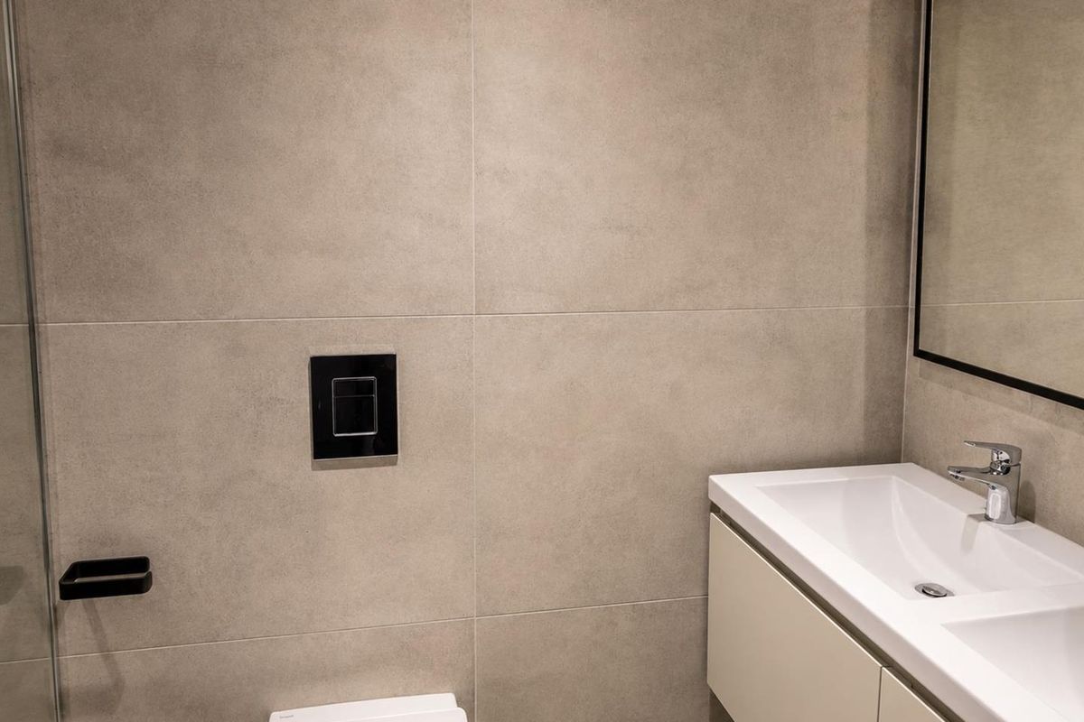 Modern 3 Bedroom/2 Bathroom to Let - Photo 4