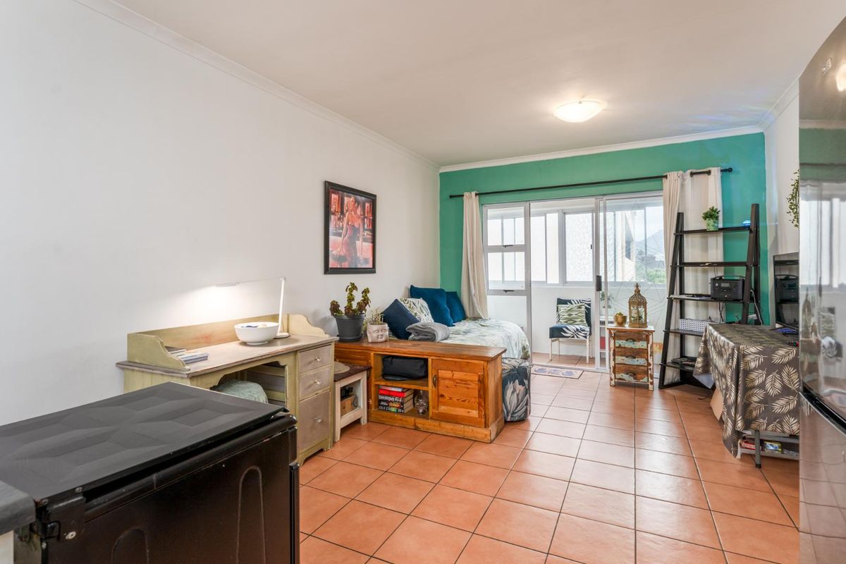 2 Bedroom Apartment Secure Parking - Photo 3