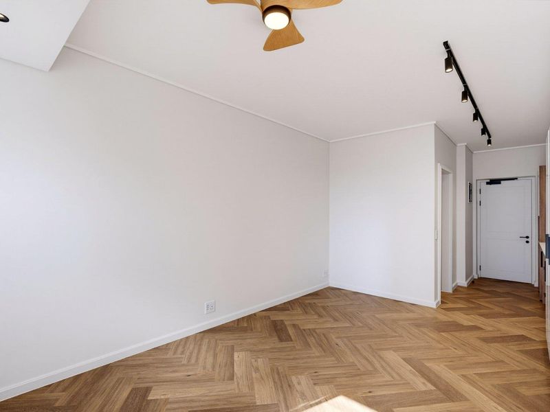 Secure Waterfront Studio Apartment with Stunning Views - Photo 5