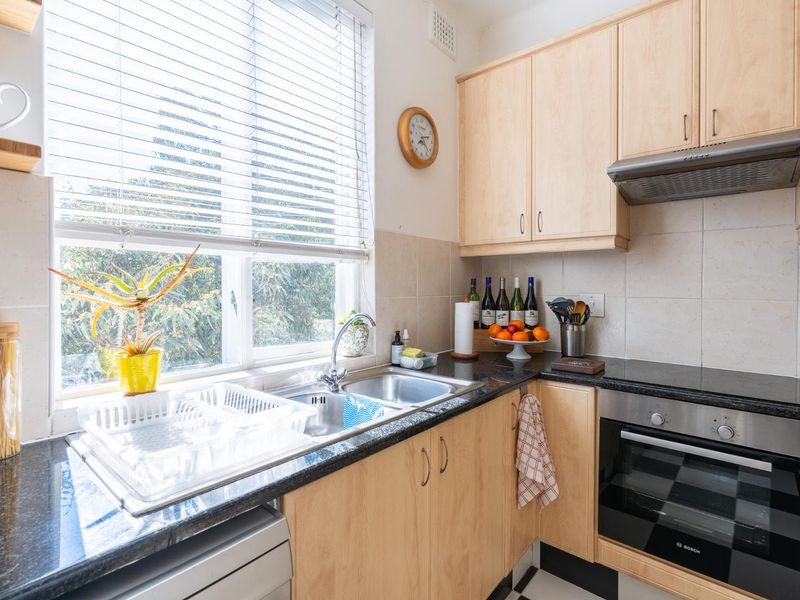 Timeless Heritage in the Heart of Sea Point - Photo 4