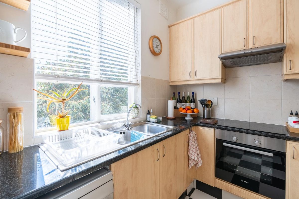 Timeless Heritage in the Heart of Sea Point - Photo 4