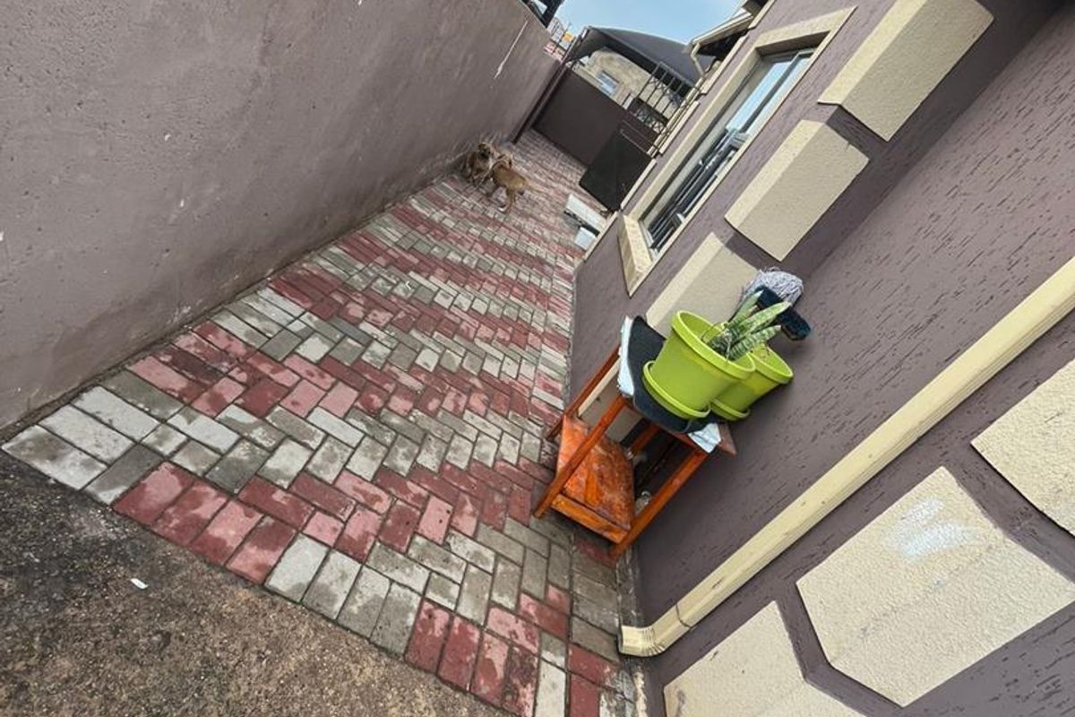 Lovely Home For Sale - Photo 2