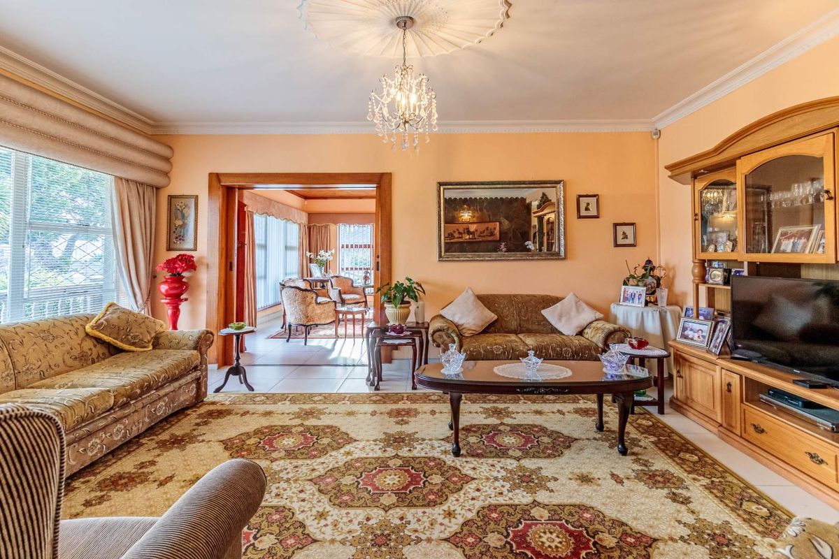 Immaculate Family Home in Westering with Pool, Garden & Ample Space! - Photo 3