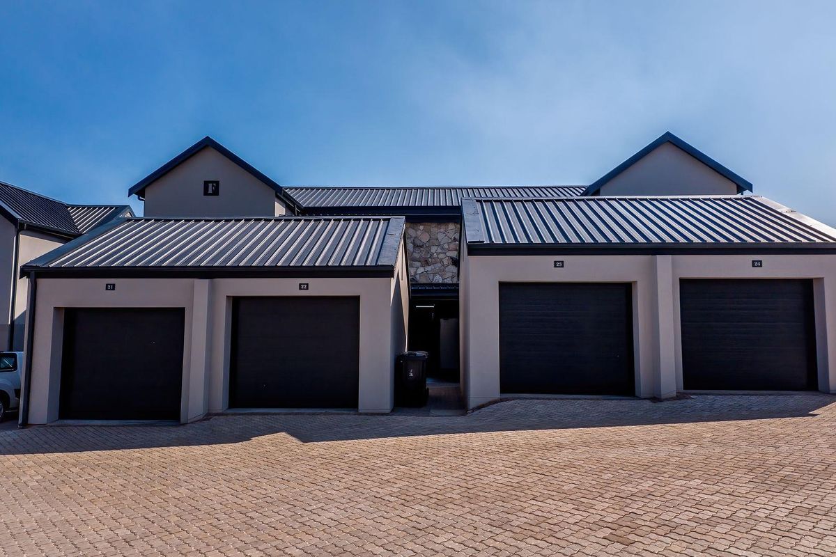 Discover your peaceful retreat at Hartland estate - Photo 4