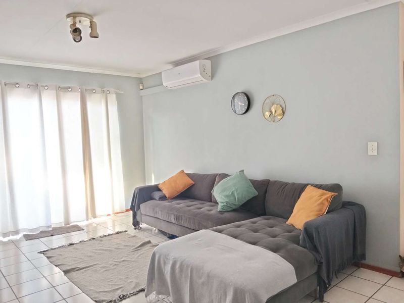 3 Bedroom Townhouse For Sale! - Photo 8