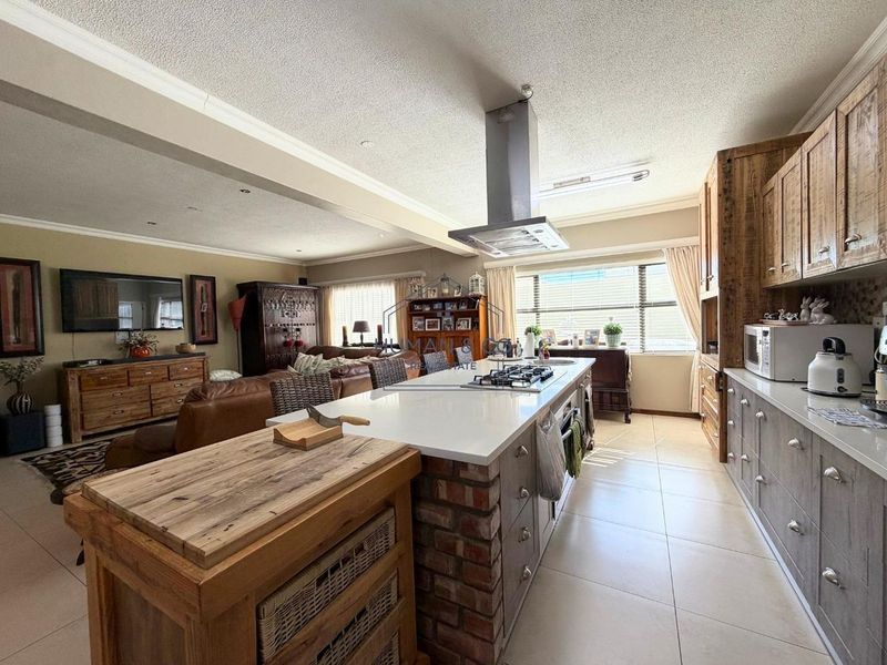 Modern 3-bedroom home in Fairway Estate - Photo 6