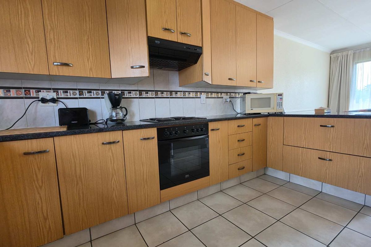 2 Bedroom Apartment / Flat for Sale in Verwoerdpark - Photo 2