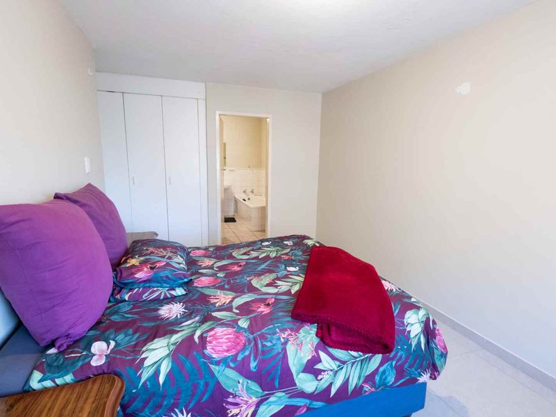 Spacious 3-Bedroom Apartment in Die Hoewes - Photo 6