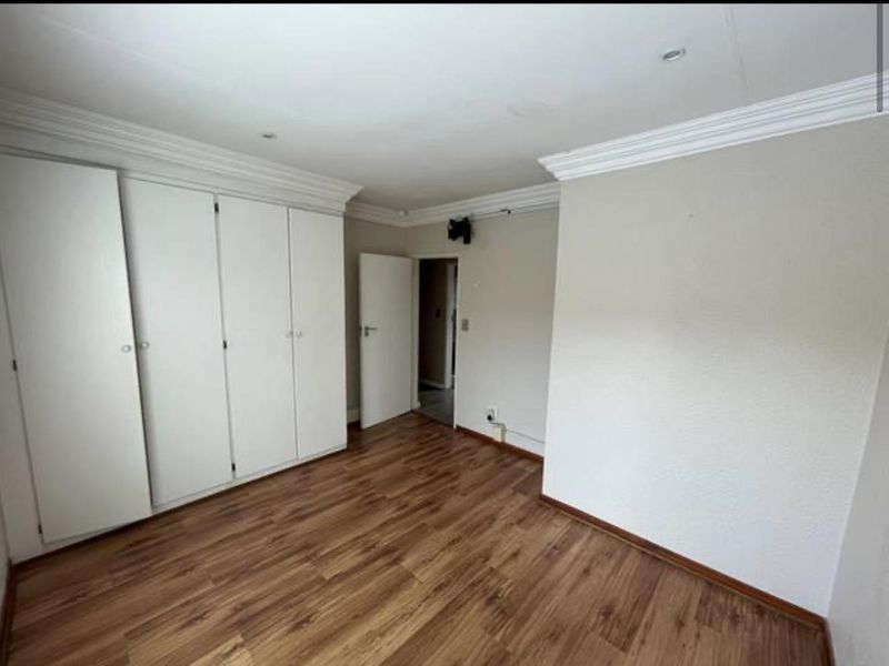 Beautifully Renovated & Well-Maintained 2-Bedroom Duplex with Private Pool, Patio & Built-In Braai - Photo 7