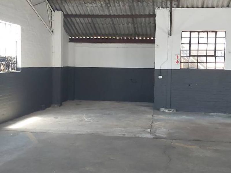 Prime warehouse/manufacturing facility to let in Sidwell - Photo 8