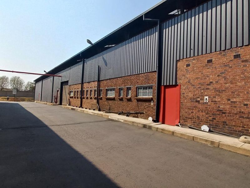 1 025m2 Benoni Warehouse To Let - Photo 3