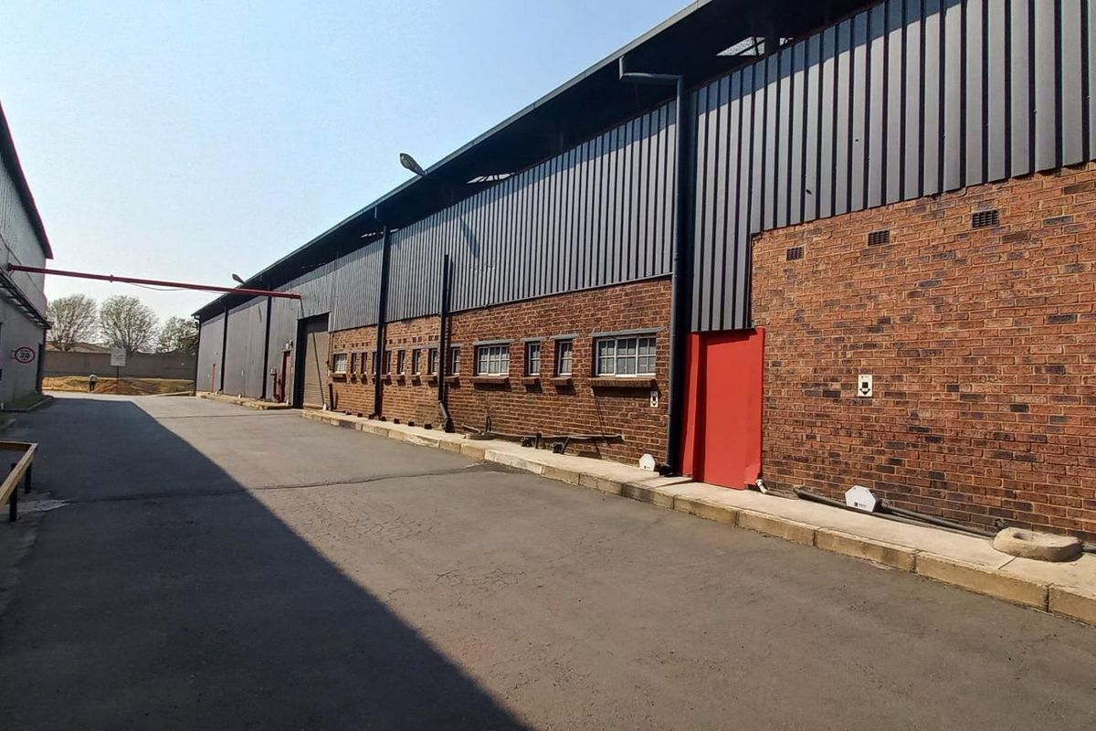 1 025m2 Benoni Warehouse To Let - Photo 3