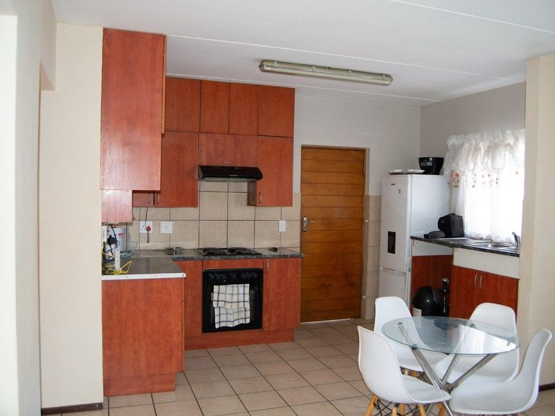 2 Bedroom Apartment / Flat for Sale in Ferndale in Acorn Ridge Complex with 24/7 security - Photo 3