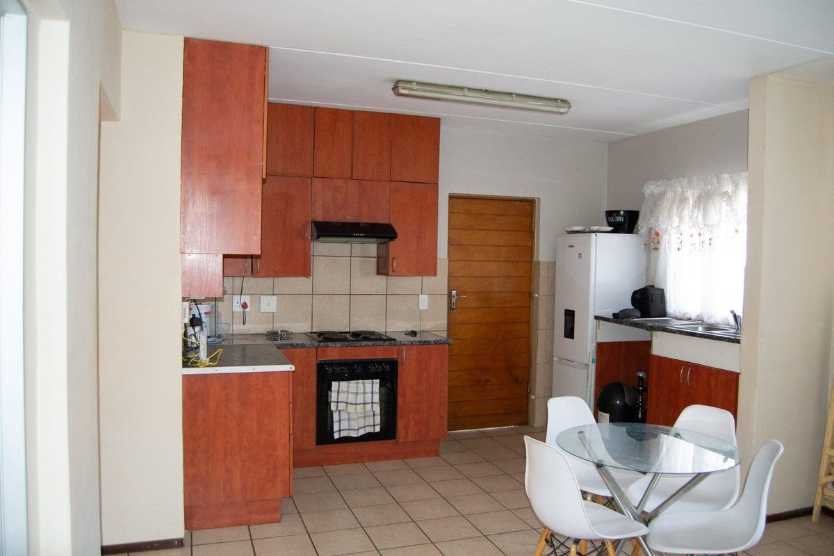 2 Bedroom Apartment / Flat for Sale in Ferndale in Acorn Ridge Complex with 24/7 security - Photo 3