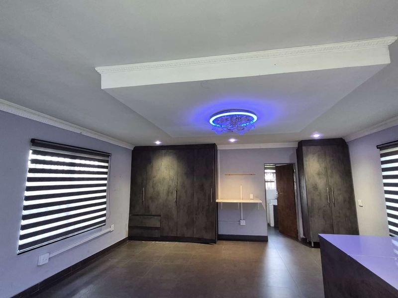 BACHELOR COTTAGE FLAT TO RENT IN BIRCHACRES - Photo 5