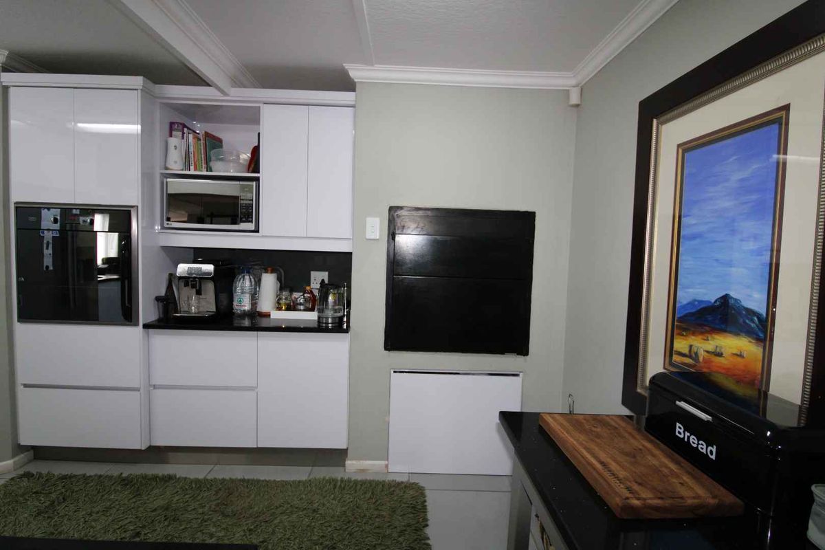 Modern Secure Living Townhouse with an Bachelor Flat - Photo 3