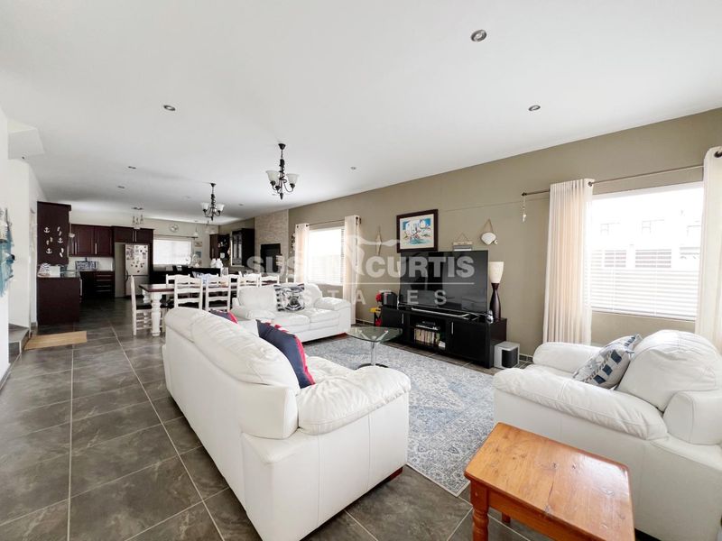 Spacious Freestanding Home with Generous Yard - Photo 6