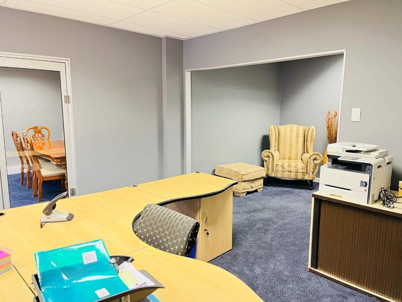 Commercial Propery/Office for Rental in Honeydew - Roodepoort. - Photo 6