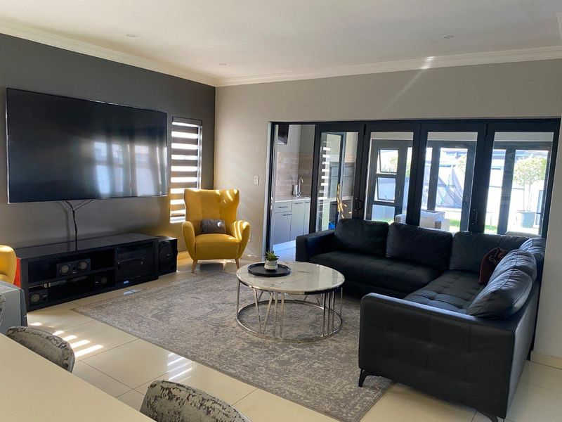 Unparalleled Living Experience - Photo 10