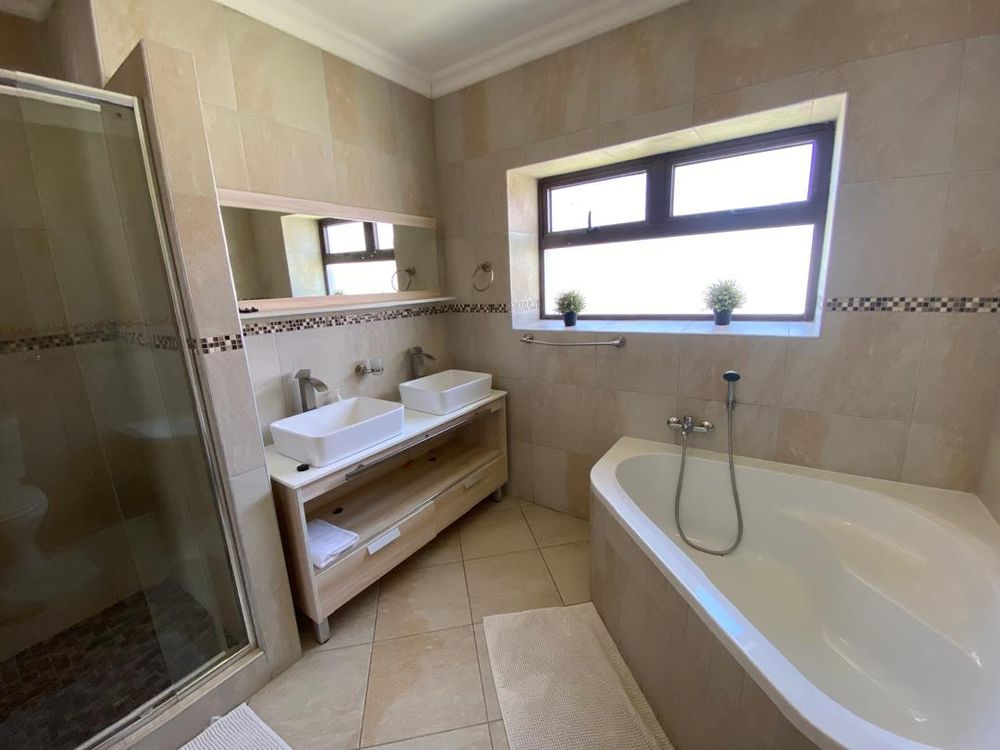 Ground floor, bedroom 1 with en-suite bathroom. 