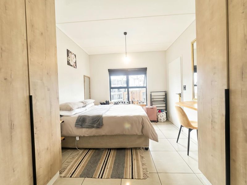 WELL PRICED ONE-BEDROOM FLAT FOR SALE IN THE REID - Photo 5