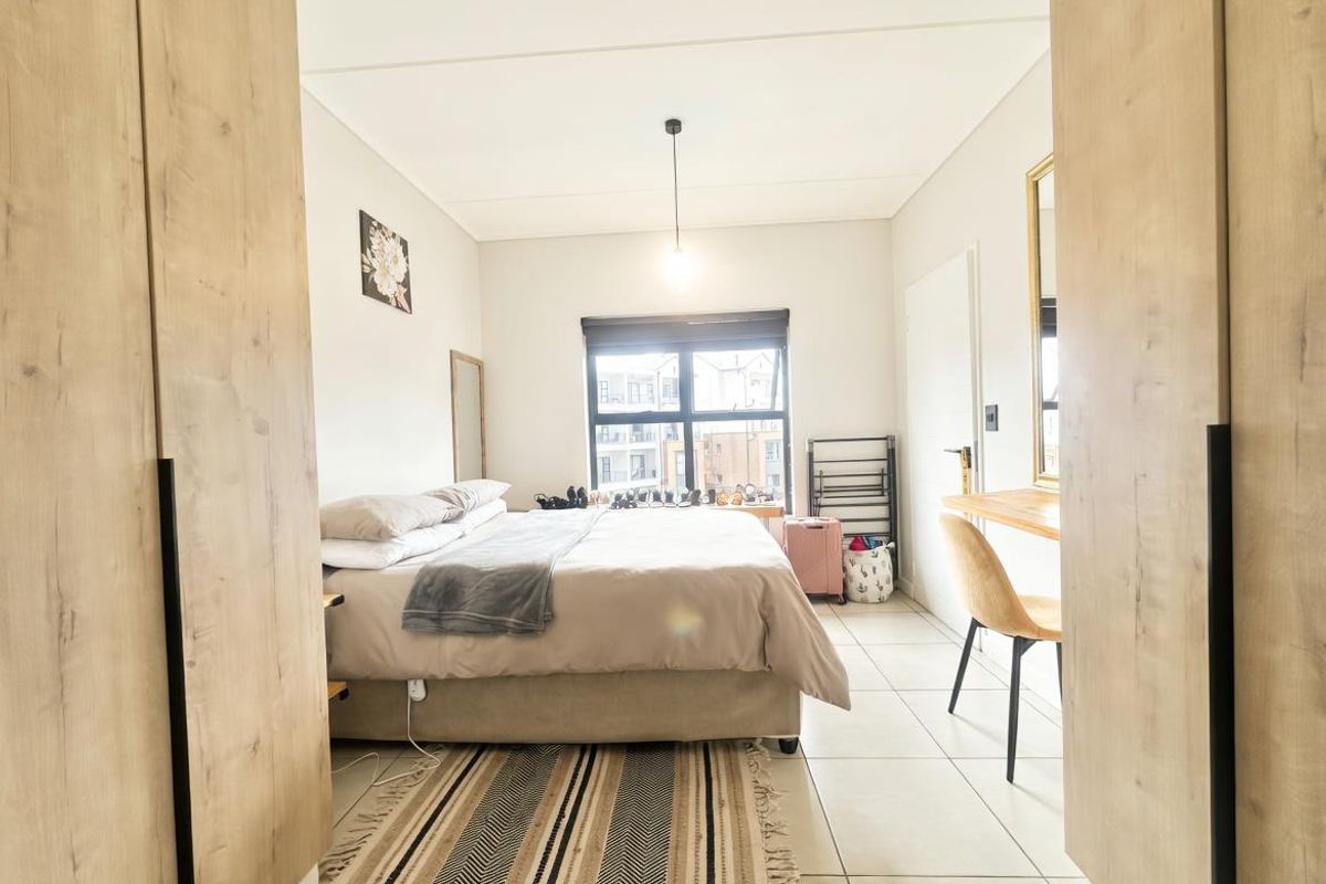 WELL PRICED ONE-BEDROOM FLAT FOR SALE IN THE REID - Photo 5