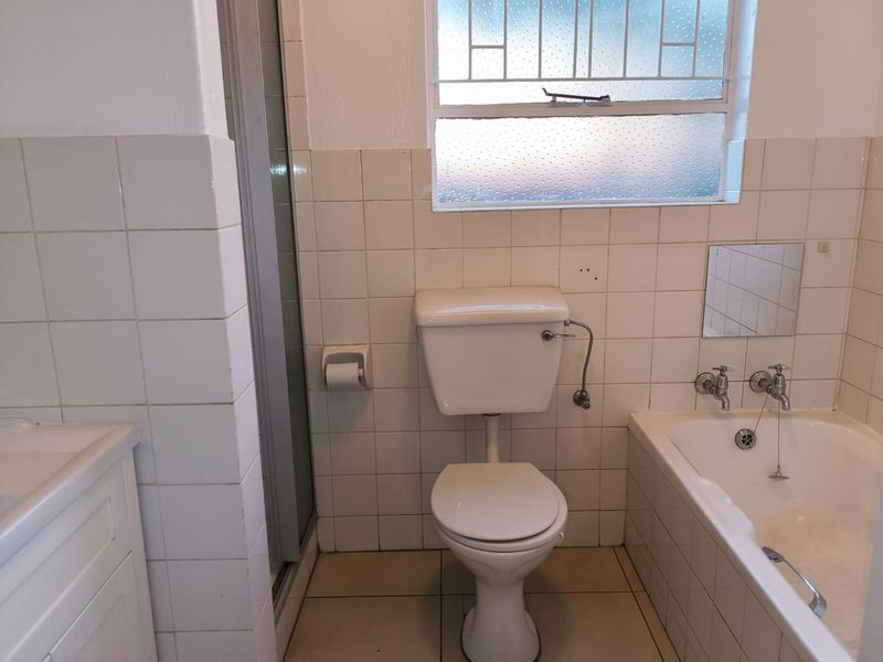 2 Bedroom first floor, with spacious/private balcony in great Complex - Photo 8