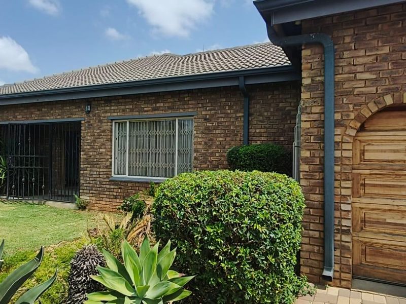 6 bedrooms house for sale in Pretoria Gardens - Photo 3