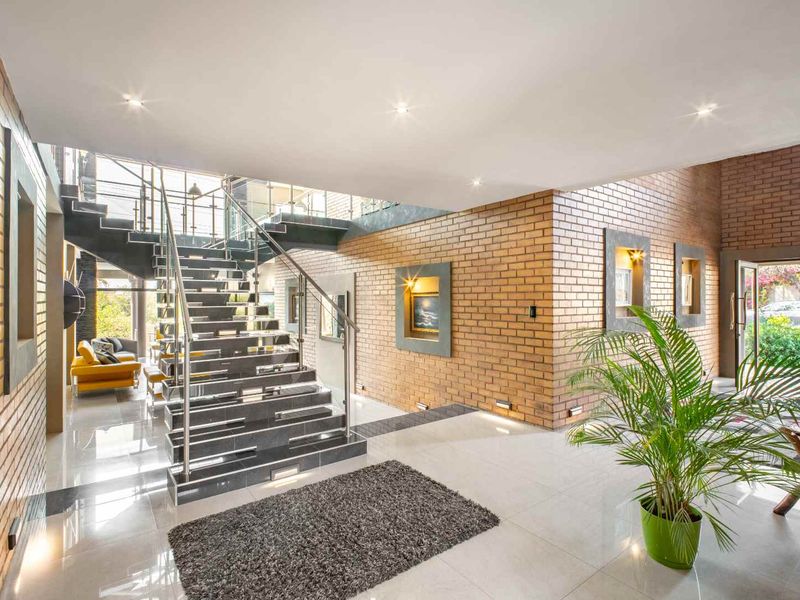 4 Bed Luxurious house for Sale in Carlswald North Estate - Photo 3
