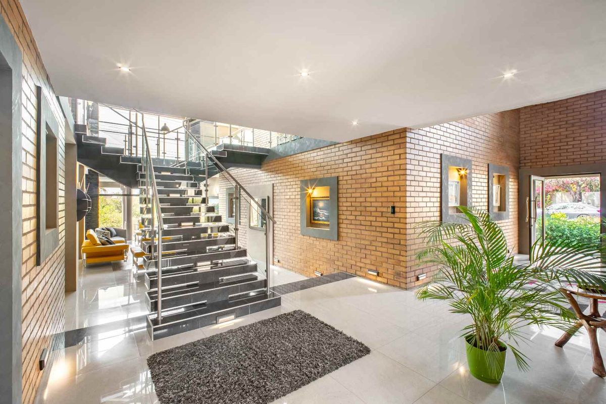 4 Bed Luxurious house for Sale in Carlswald North Estate - Photo 3