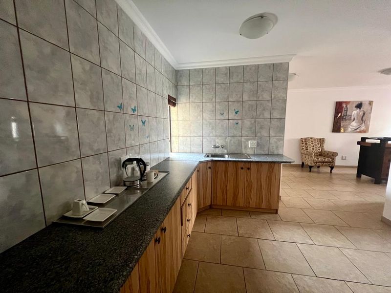FOR SALE- 4-BEDROOM EN-SUITE HOME WITH ROOFTOP VIEWS IN LONG BEACH, WALVISBAY, NAMIBIA - Photo 8