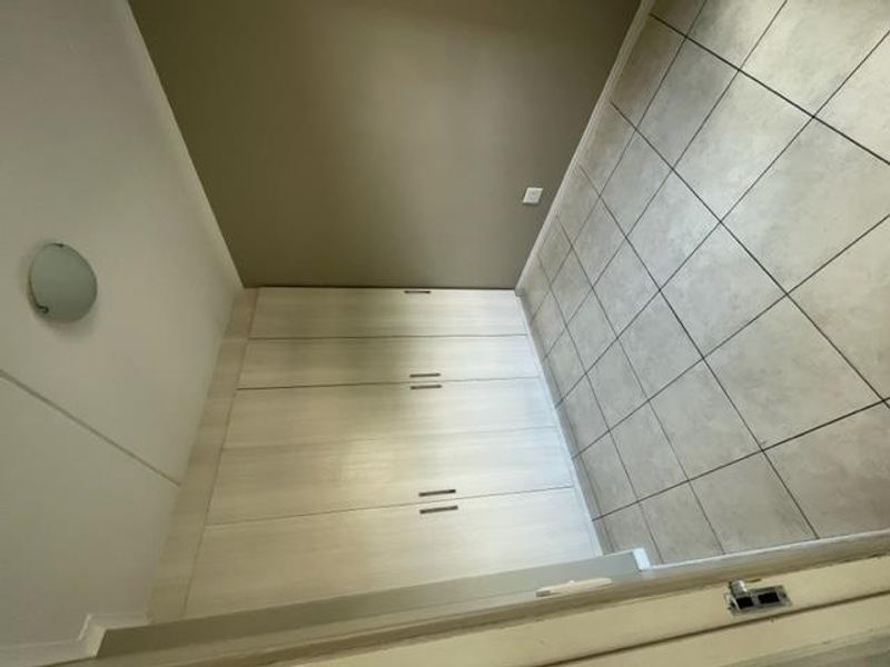 Unfurnished 2 beds Ground Floor apartment with outside area, parking - Photo 3