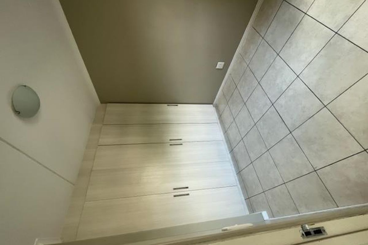 Unfurnished 2 beds Ground Floor apartment with outside area, parking - Photo 3