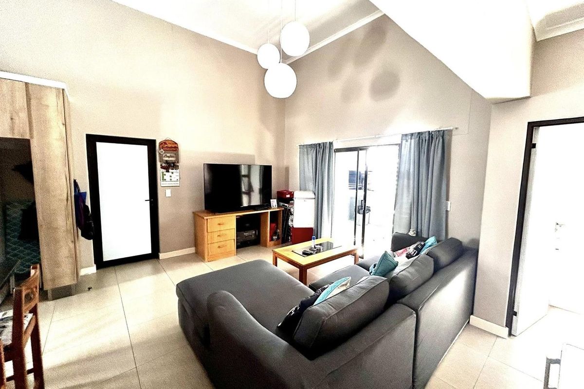 2 Bedroom Apartment TO LET in CBD - Photo 3