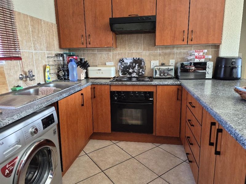 Stunning two-bedroom apartment in Jansen Park - Photo 2