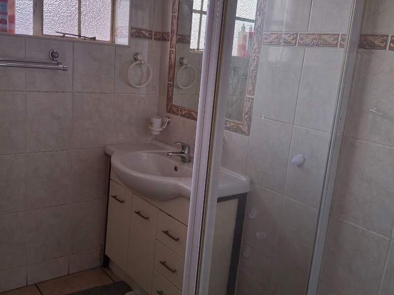 secure one bedroom unit - Photo 8