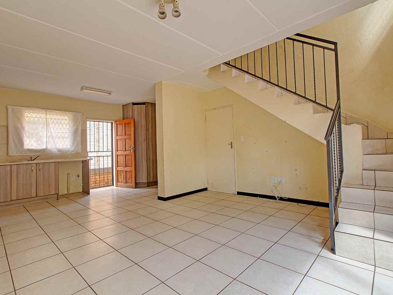 Charming and Conveniently Located Townhouse for Sale - Photo 2