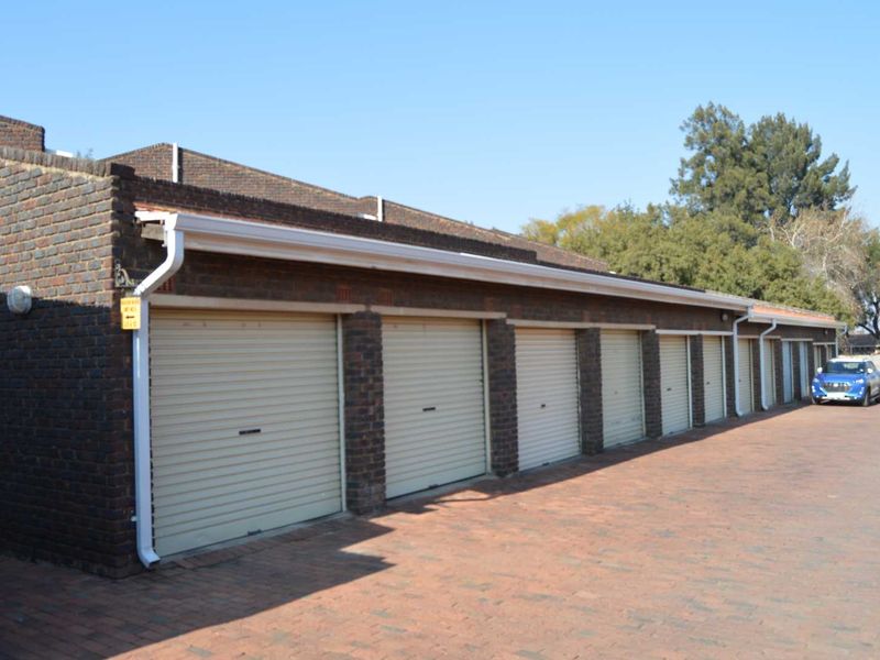 Three Bedroom Townhouse For Sale in Brackenhurst - Photo 3