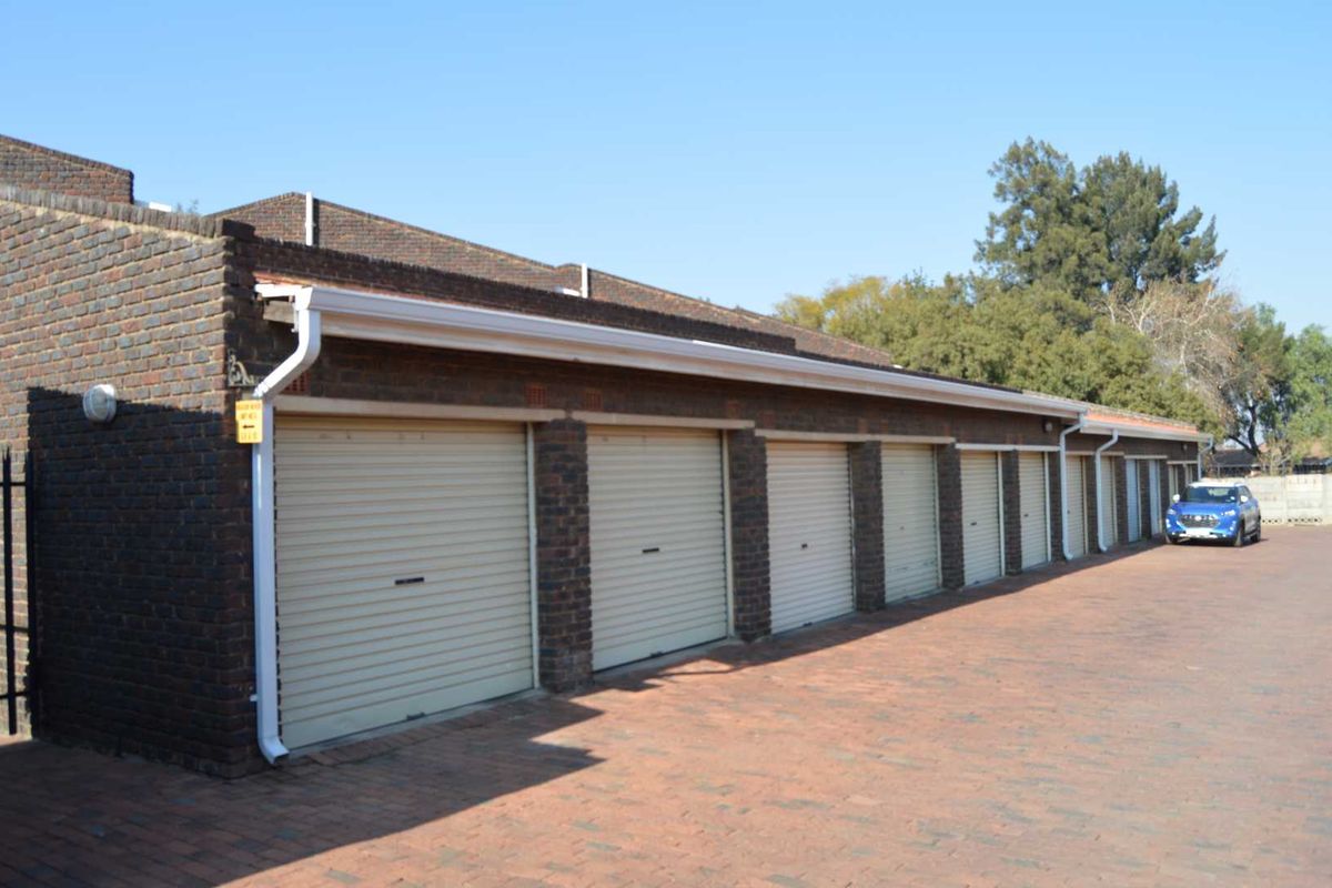 Three Bedroom Townhouse For Sale in Brackenhurst - Photo 3