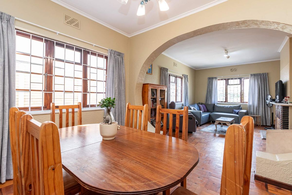 In the heart of Fish Hoek, we find a charming character-filled home - Photo 5