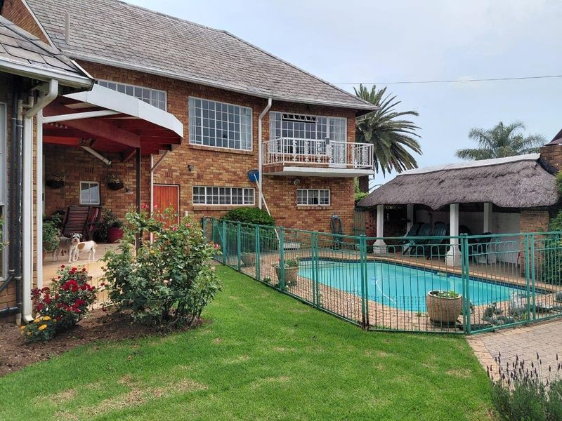 DOWERGLEN/ESSEXWOLD – EXCEPTIONAL HOME FOR THE EXTENDED FAMILY - Photo 4