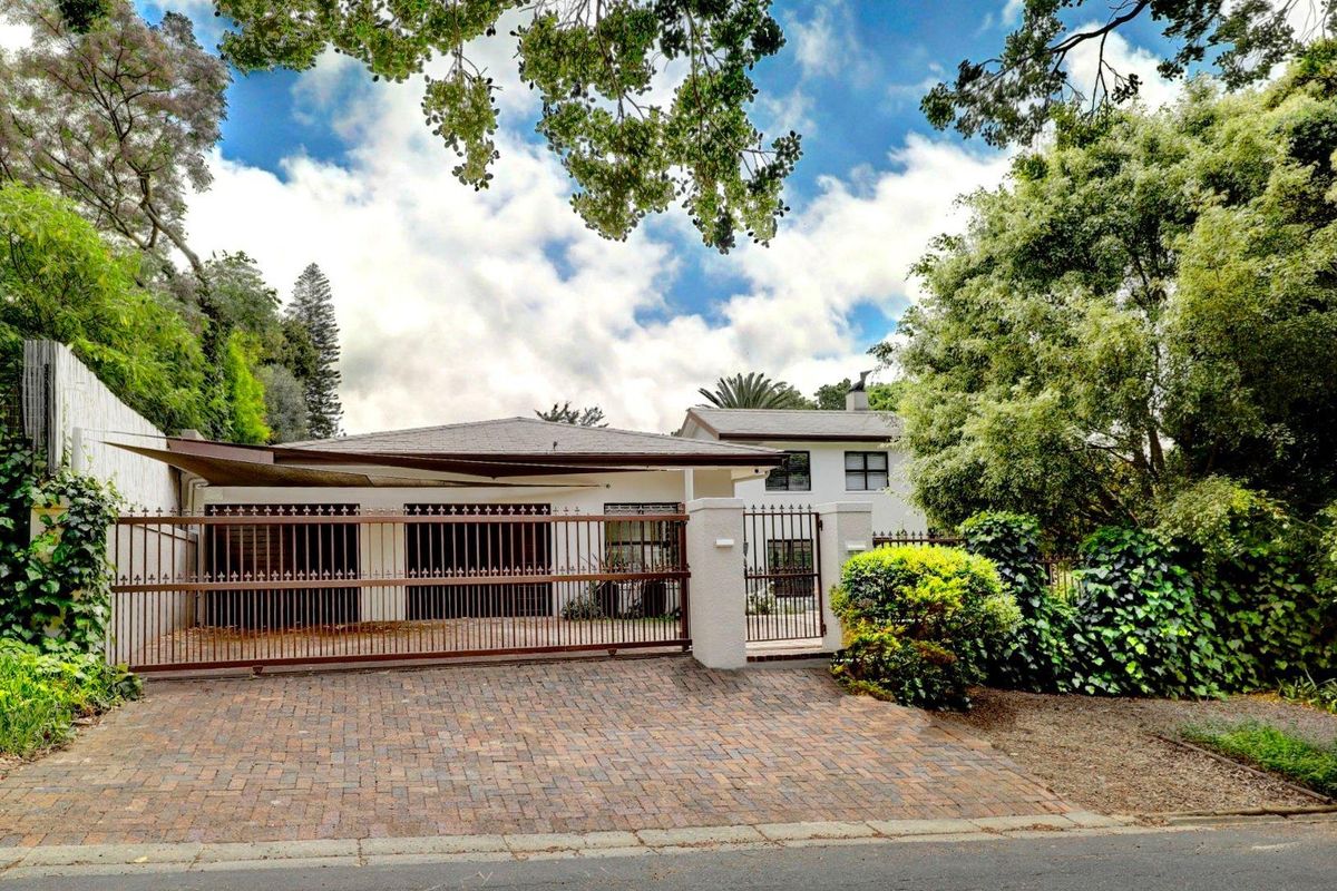 Spacious 4 Bed Family Home in Mature Garden – Walk to School! - Photo 3