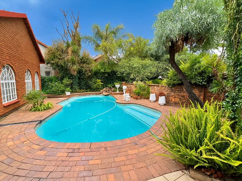 Four bedroom house in the secure boomed off area of Parkrand - Photo 2